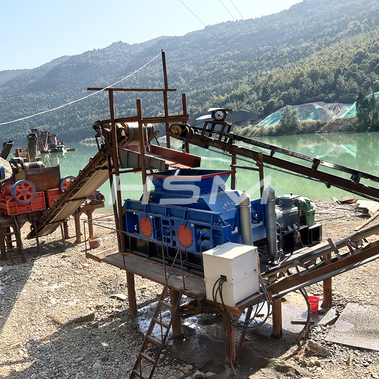 數(shù)控大型液壓對(duì)輥制砂機(jī)